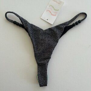 Dippin’ Daisy’s Fiji Bottom